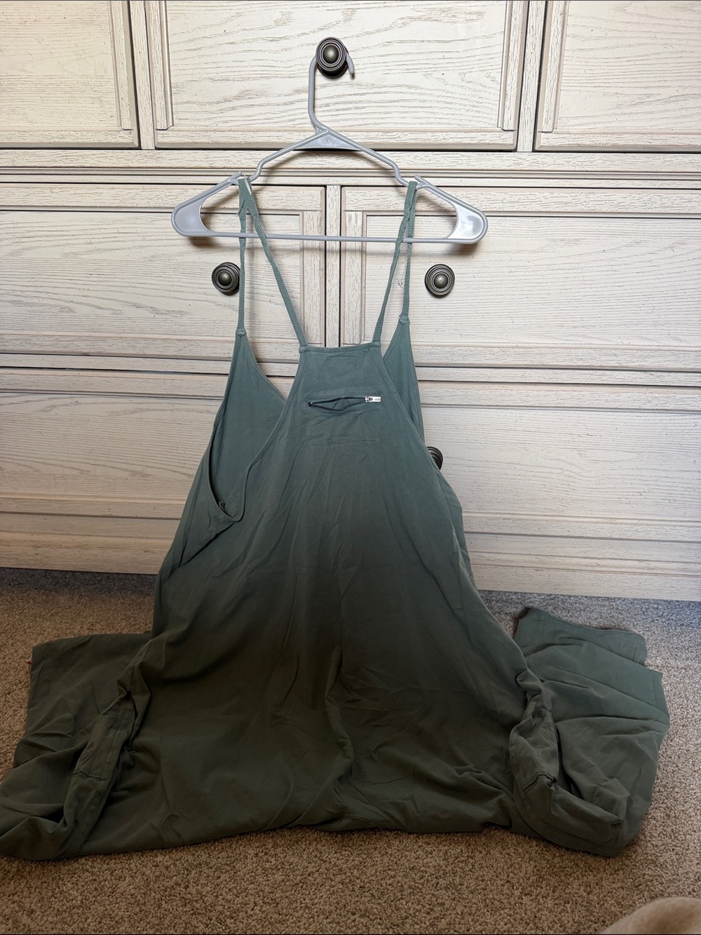 Women’s Free People Green jumpsuit w pockets - Picture 2 of 3